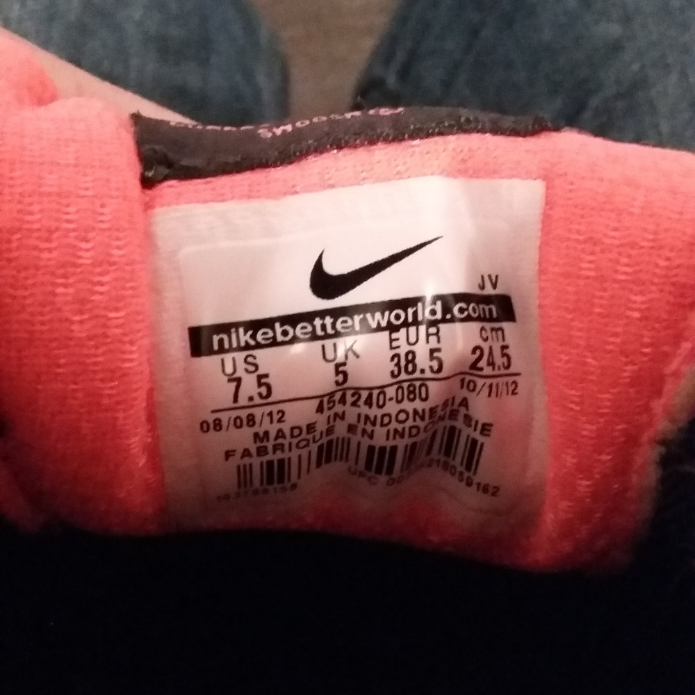 Nike Athletic Walking Tennis Shoes 7 1/2